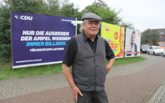 Es steckt oft mehr dahinter als nur eine Kurzformel: KURT-Kolumnist Martin Wrasmann meint, es ist Zeit für positive Impulse auf Wahl-Plakaten