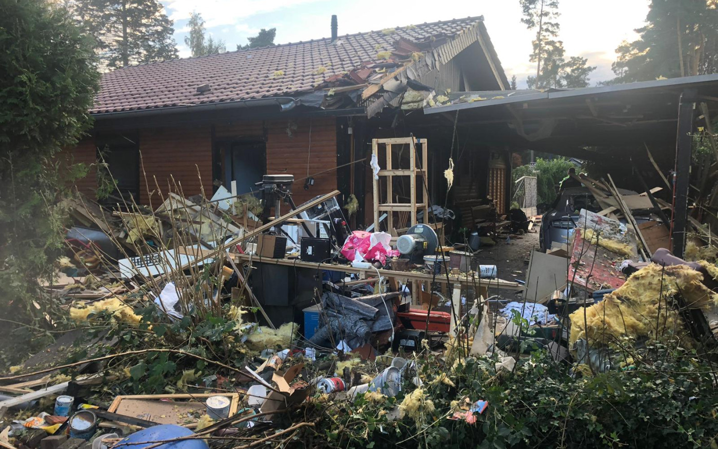 Explosion am Tankumsee - Mann (49) schwer verletzt - Schuppen völlig zerstört, insgesamt vier Häuser beschädigt