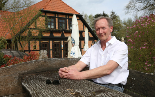 Exquisite Küche bei Fachwerk-Charme - Nach Aufhebung der B 188-Sperre: Hörnings Hof in Warmse feiert Spargelsaison