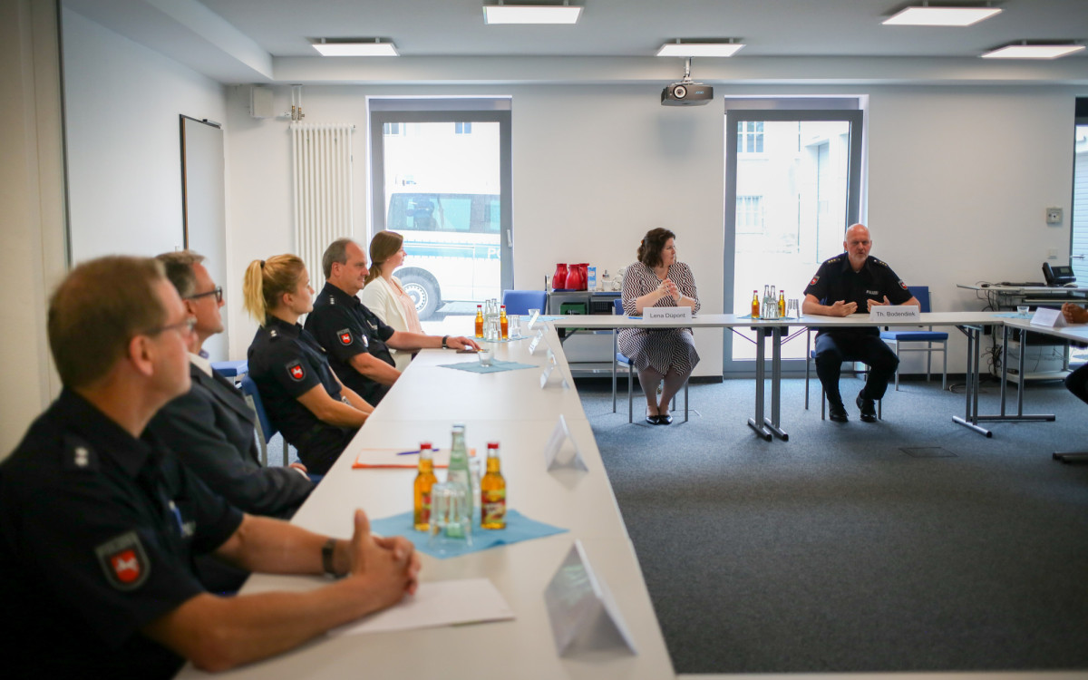 Extremismus, Kinderpornos, Rassismus – EU-Abgeordnete Lena Düpont hakt bei Gifhorns Polizei nach