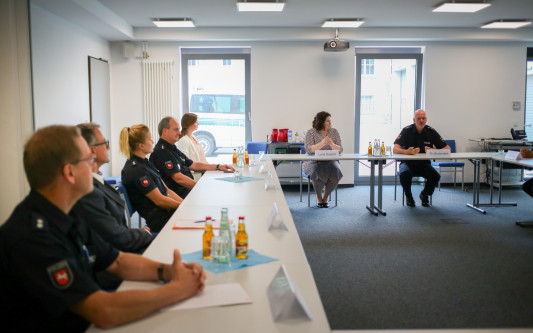 Extremismus, Kinderpornos, Rassismus – EU-Abgeordnete Lena Düpont hakt bei Gifhorns Polizei nach