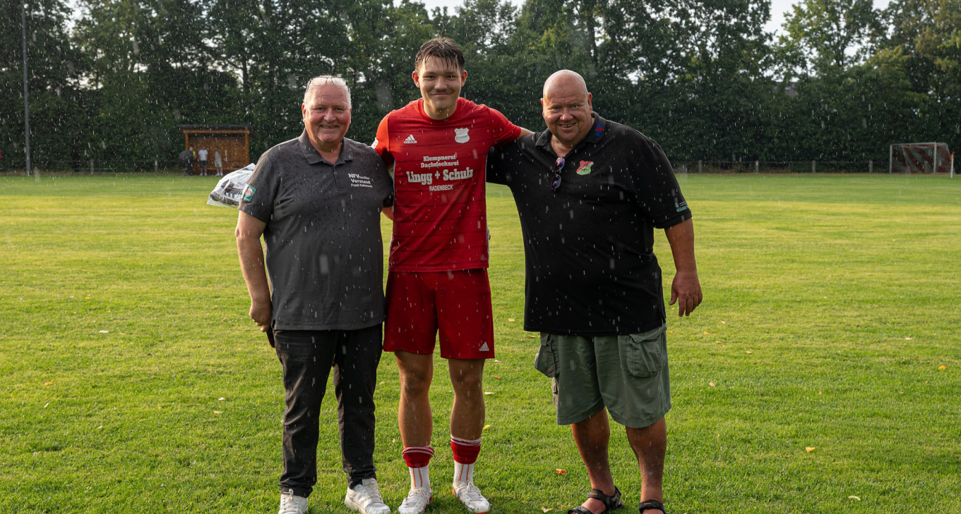 Fair Play im Amateurfußvall: Paul Freudenberg vom FC Ohretal wird ausgezeichnet