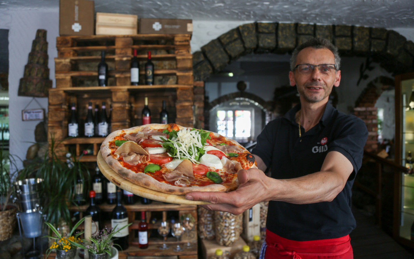 Familienpizza für nur 15 Euro - Das italienische Restaurant La Fontana erwartet den Sommer