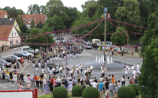 Feuerwerk, Rummel, prächtige Umzüge und eine neue Majestät – Von Donnerstag bis Sonntag steigt wieder das große Gifhorner Schützenfest