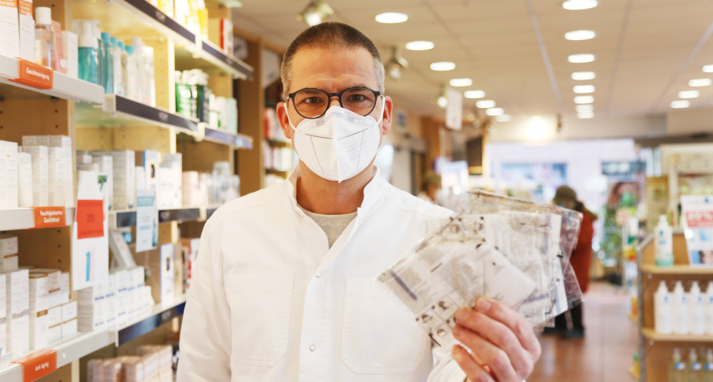 FFP-2-Masken gibt‘s in Gifhorns Aller-Apotheke - Inhaber Thorsten Stoye und sein Team lösen die Masken-Coupons ein