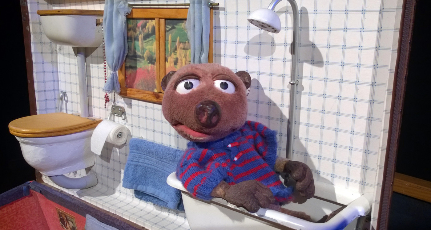 Figurentheater für Kinder: Elisa-Bib, ein stachelloser Igel, trotzt der Welt