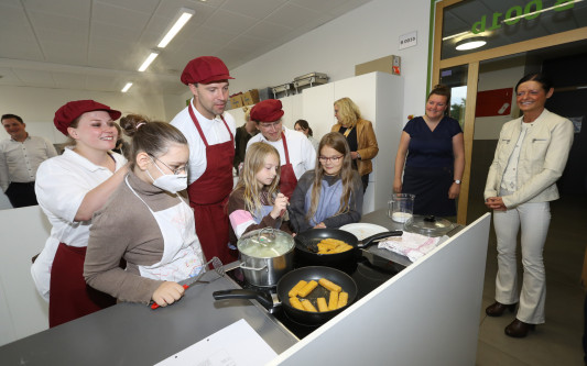 Fischstäbchen und Kartoffelbrei: Koch-AG zwischen Schule der Zukunft und Oberschule Papenteich startet