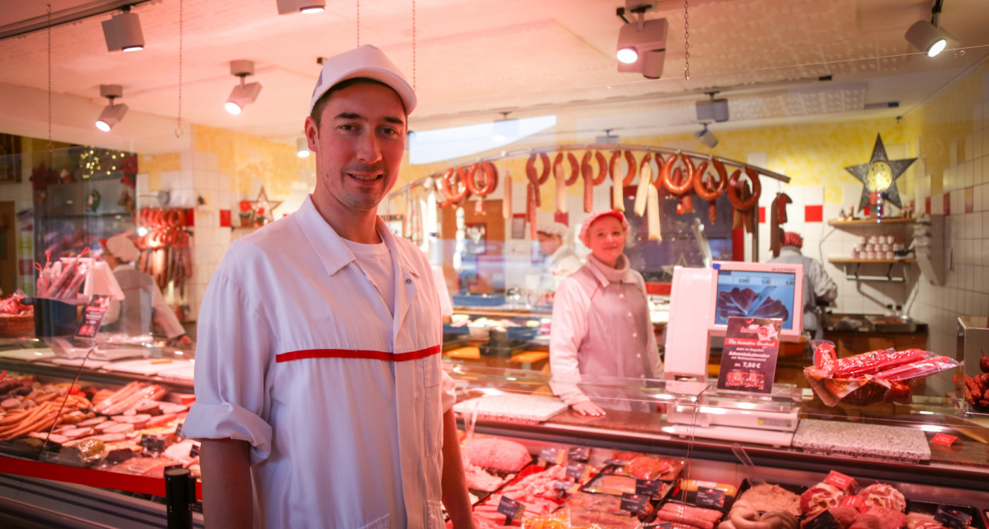 Fleisch vom Strohschwein gibt‘s bei Emmerich! Die Fleischerei legt Wert aufs Tierwohl – Weihnachts-Menüs auf Vorbestellung