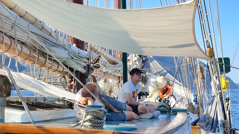 Fliegende Fische zum Greifen nahe: Zehn Kinder und Jugendliche aus Gifhorn reisen acht Tage lang mit einem Segelschiff entlang der Ostküste Sardiniens