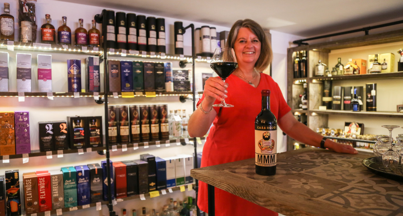 Flüssiger Genuss für die Einkaufspause - Wiertz Genussvoll versorgt mit Wein, Whisky, Gin und Cocktails