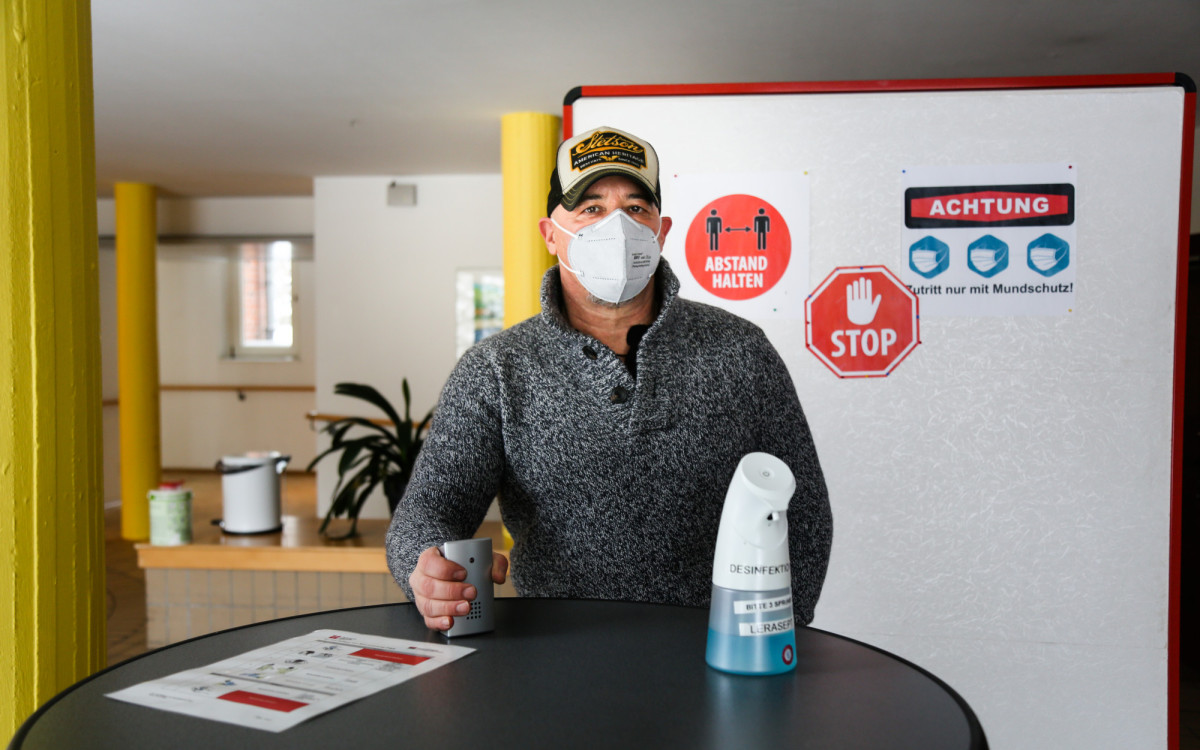 Freiwillige vor: Gifhorns Christinenstift sucht Helfer, um Pflegekräfte zu entlasten - Volker Schlag und der Kultbahnhof sind bereits dabei