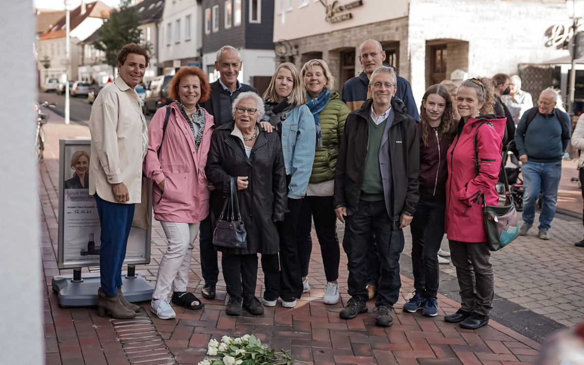 Freude und Dankbarkeit – trotz ein paar Tränen: KURT begleitete die Nachfahren eines Opfers der Nationalsozialisten bei der Verlegung der ersten Stolpersteine in Gifhorn