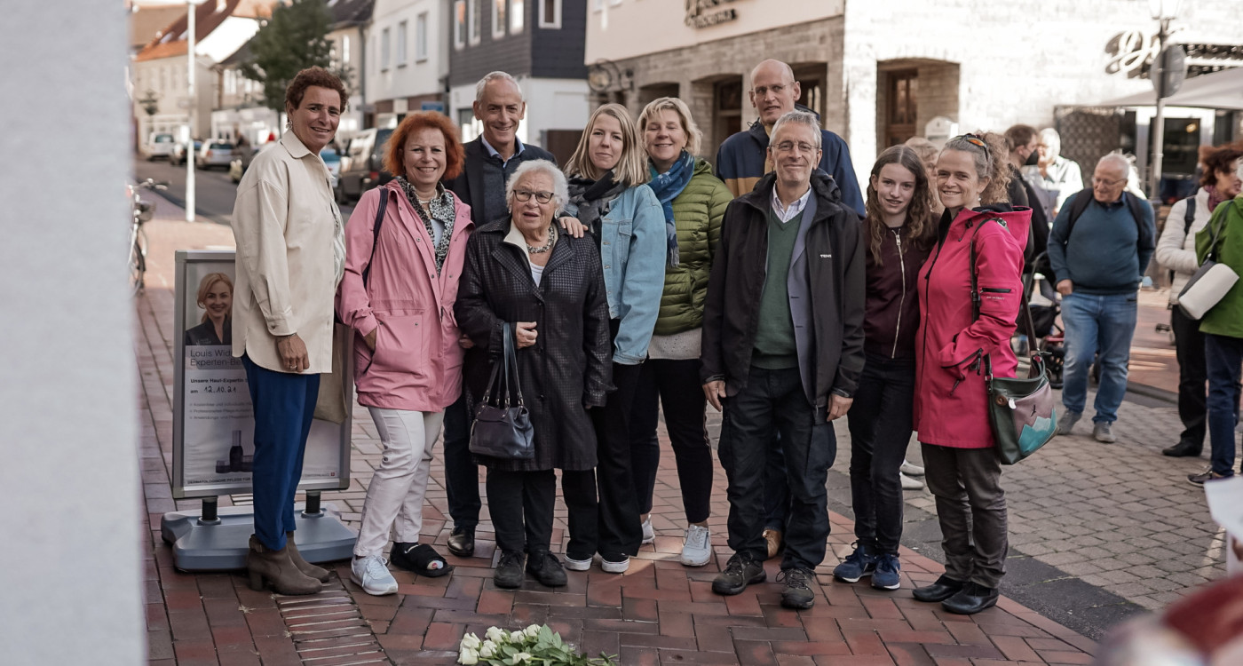 Freude und Dankbarkeit – trotz ein paar Tränen: KURT begleitete die Nachfahren eines Opfers der Nationalsozialisten bei der Verlegung der ersten Stolpersteine in Gifhorn