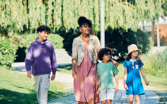 Frühlingserwachen in der Autostadt in Wolfsburg: Aufblühende Osterfreude, Heiterkeit und Spaß bei vielen bunten Aktionen