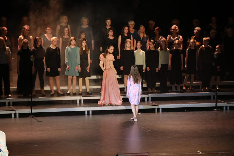 Für das Licht in der Nacht: Gifhorner Musical bringt Emmie Wegner aus Wahrenholz und Matilda Camehl aus Dannenbüttel in die Hauptrolle