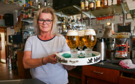 Fußball, fette Gitarrensounds und ein kühles Pils gibt‘s direkt in Gifhorns Bier- und Rock-Bar H1