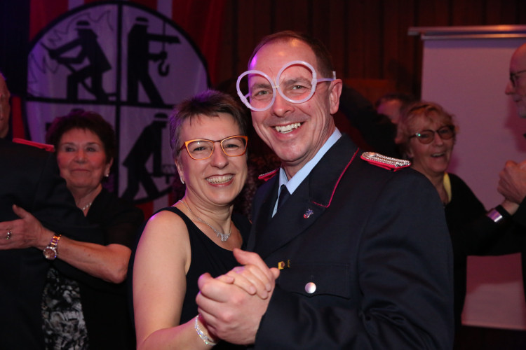 Gamsen feiert rauschenden Feuerwehrball - Hier sind die schönsten Fotos