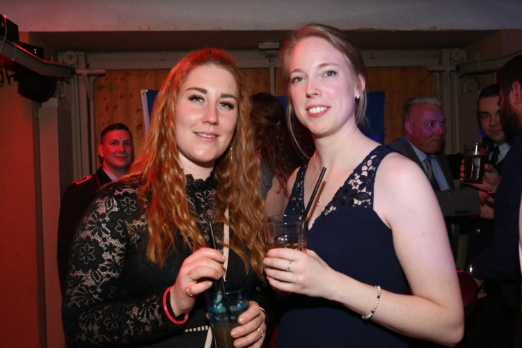 Gamsen feiert rauschenden Feuerwehrball - Hier sind die schönsten Fotos