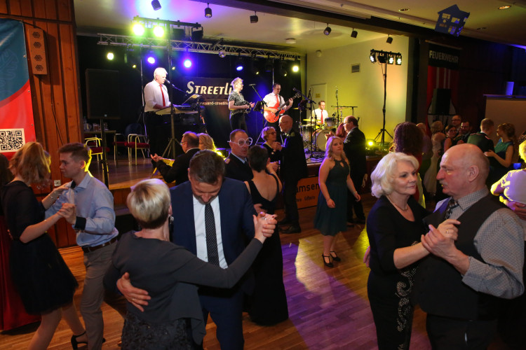 Gamsen feiert rauschenden Feuerwehrball - Hier sind die schönsten Fotos