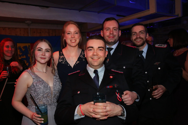 Gamsen feiert rauschenden Feuerwehrball - Hier sind die schönsten Fotos