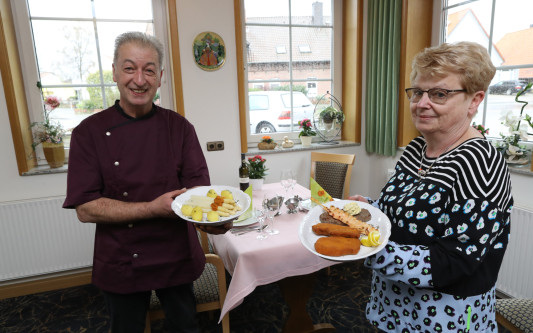 Gamsener Kulturerbe lädt zum Bankett - Buchbare Buffets und Spargelkreationen finden sich im Gasthaus Schaper