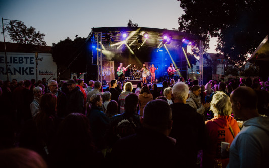 Ganz Gifhorn freut sich auf drei Tage Altstadtfest-Party vom 21. bis 23. August  – Von KURT gibt‘s ein Sonderheft