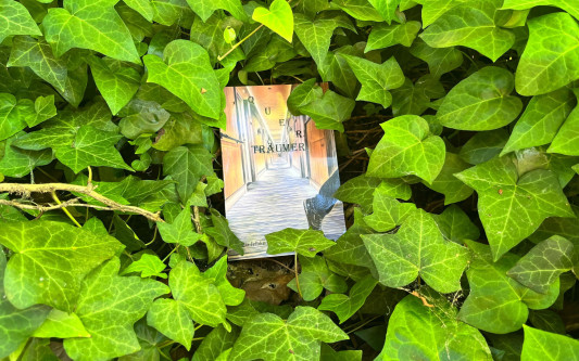 Gedächtnisschwund und Leichenfund: Claudia Jelbke-Folkers legt ihr siebtes Buch vor