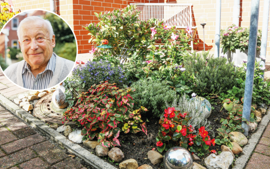Georg Czerwonkas bunt gemischter Vorgarten - Hier findet jede Blume ihren Platz und darf seine sanfte Pflege genießen