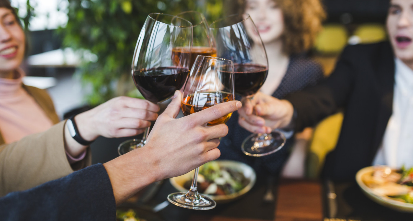 Gerne noch ein Gläschen: Weinfest am Dorfkrug Rethen steigt am 12. Juni