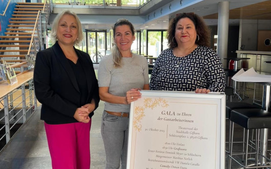 Geschichten erzählen, bevor sie verblassen: 1. Gala für Gastarbeiterinnen steigt am 30. Oktober in der Stadthalle Gifhorn