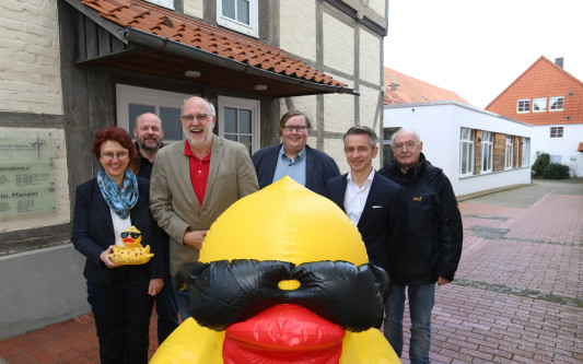 Gifhorn feiert die Rückkehr des Entenrennens: Startschuss fällt am Altstadtfest-Samstag – Verkauf soll Mitte Mai beginnen