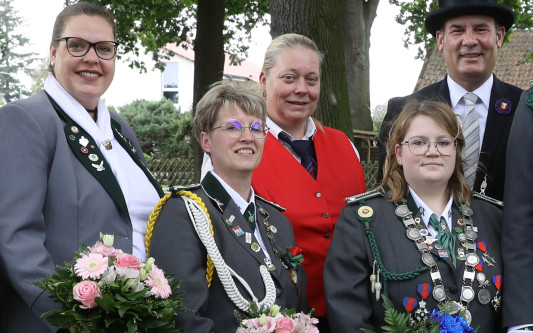 Gifhorn hat eine neue Damenkönigin: KURT stellt Euch Mareike Schulze und ihre drei Prinzessinnen vor