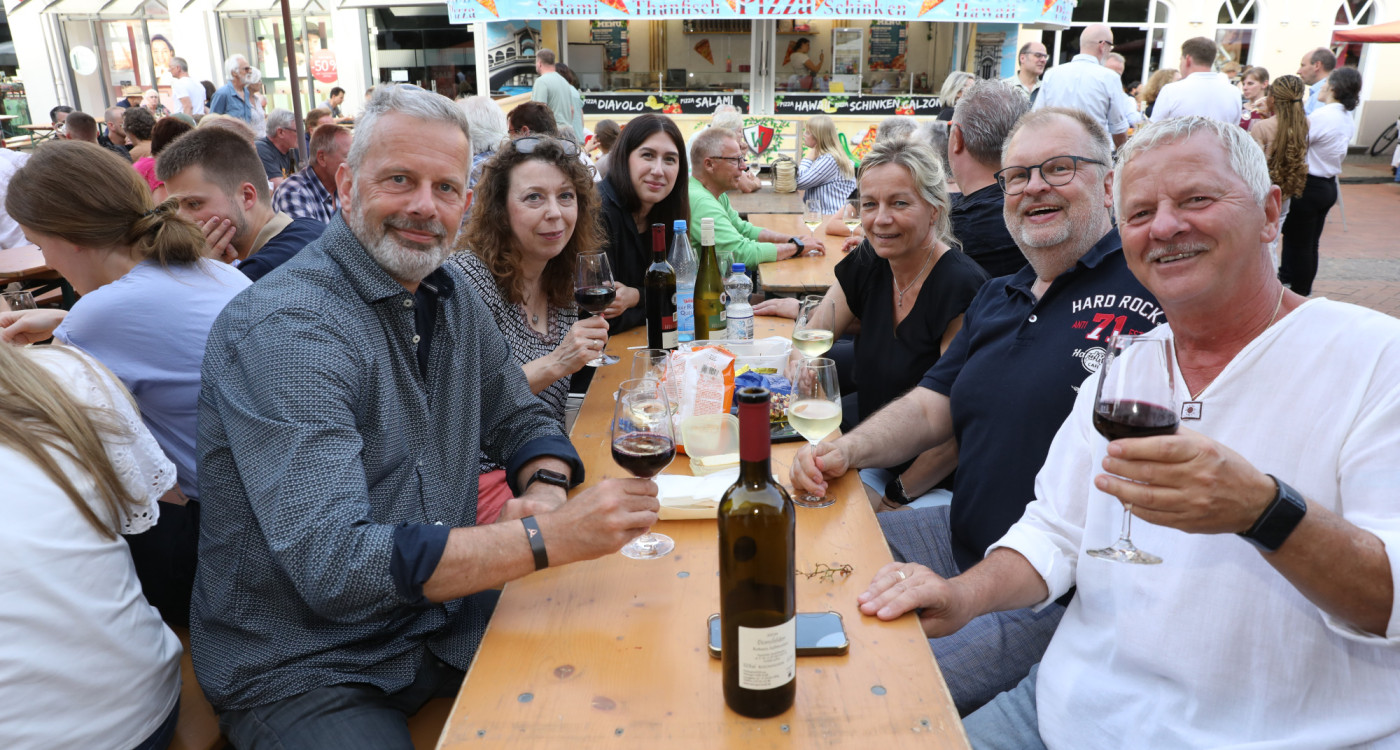 Gifhorn liebt Trauben, das kannst Du glauben: Vom 3. bis 5. Juli steigt das Weinfest mit fünf Winzern, Essen und Live-Musik