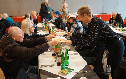 Gifhorn miteinander: Hochzeitssuppe und Hähnchen für rund 100 Bedürftige in Gifhorn