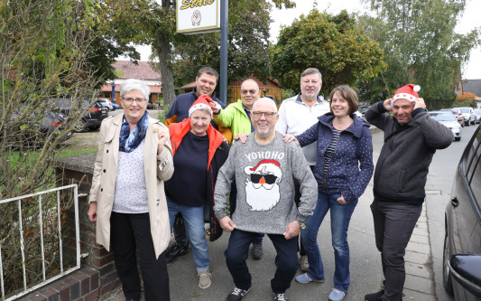 Gifhorner Wittkopsviertel: Nikolaustreff besticht mit Musik und gutem Essen und der Nikolaus beschenkt die Jüngsten