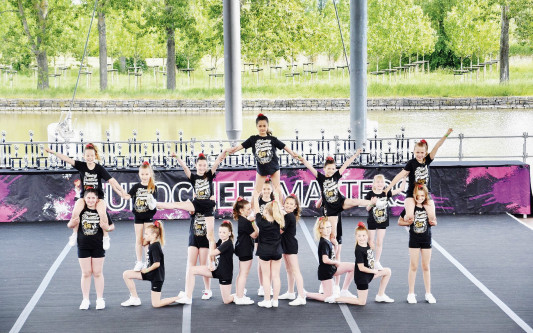 Gifhorns Cheerleader räumen kräftig ab – und fast 100 Fans jubeln mit