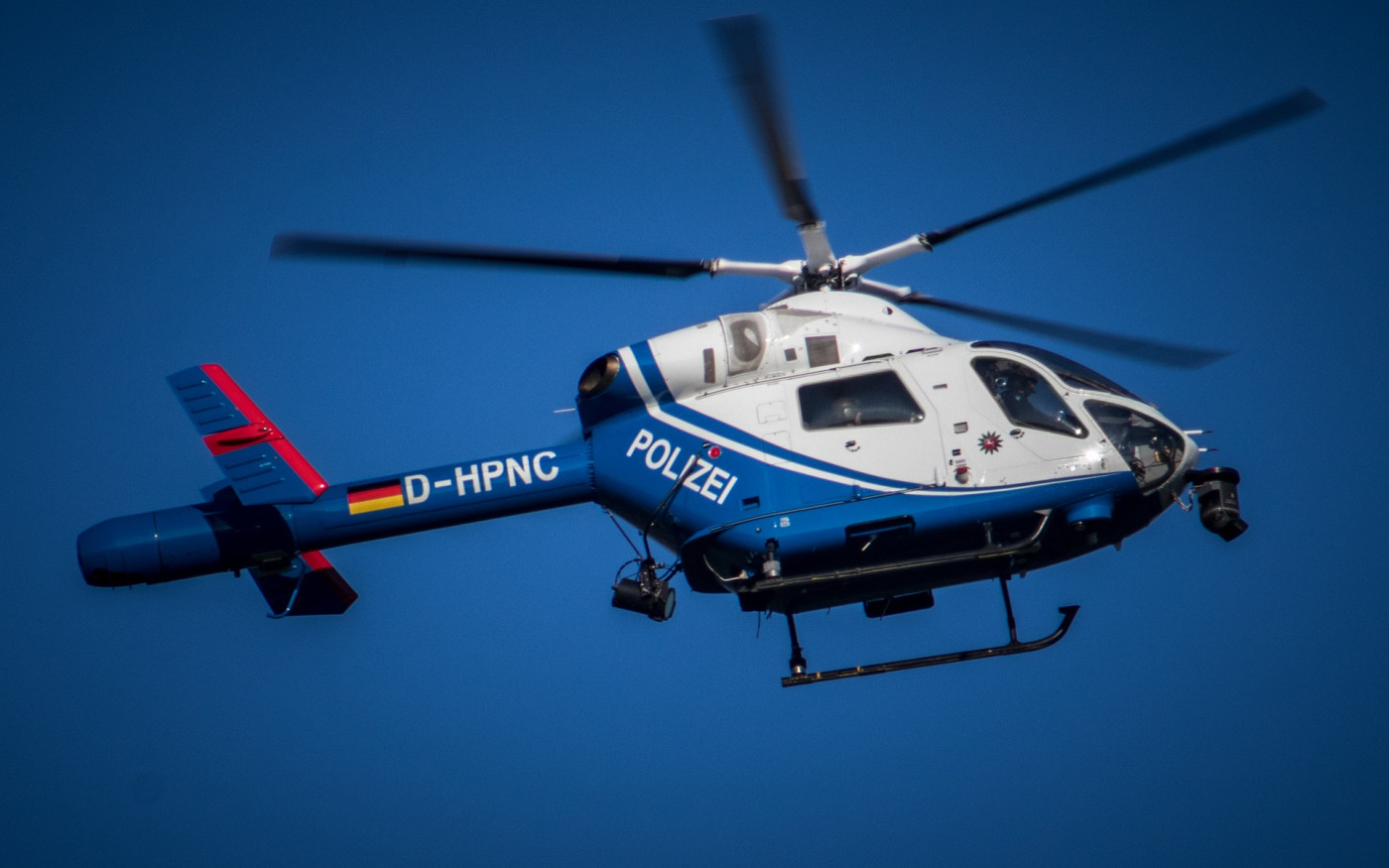 Gifhorns Polizei fahndet mit 14 Streifenwagen und einem Hubschrauber - Doch die Einbrecher entkommen
