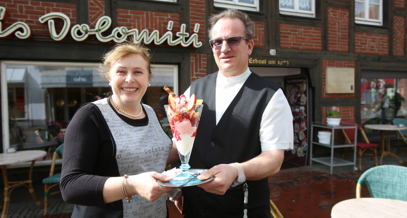 Giovanni und Nadia von Eis Dolomiti wünschen allen Gifhornern: Gesund bleiben und auf bessere Zeiten hoffen!