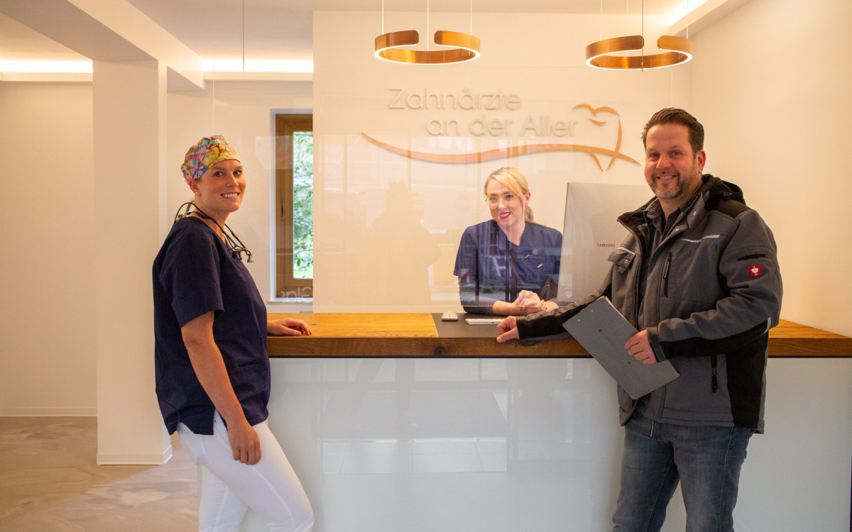 Glasbau Lehner fertigt Tröpfchenschutzanlagen für alle Branchen mit Personenverkehr