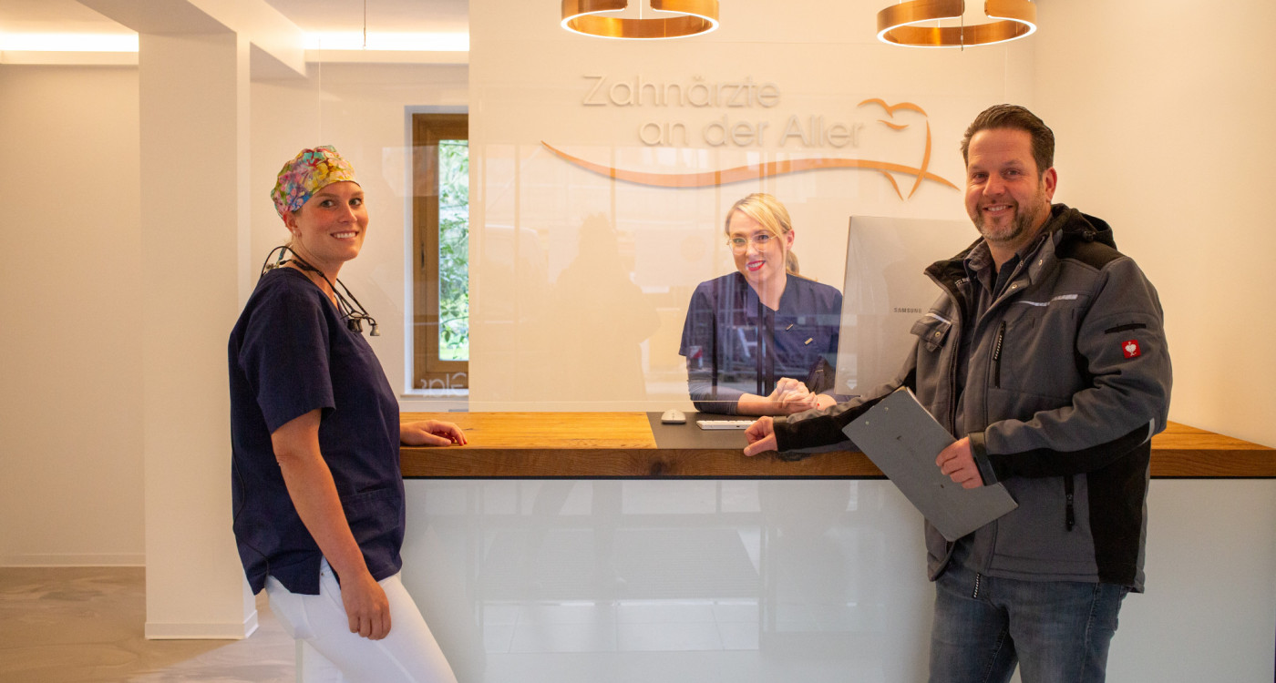 Glasbau Lehner fertigt Tröpfchenschutzanlagen für alle Branchen mit Personenverkehr