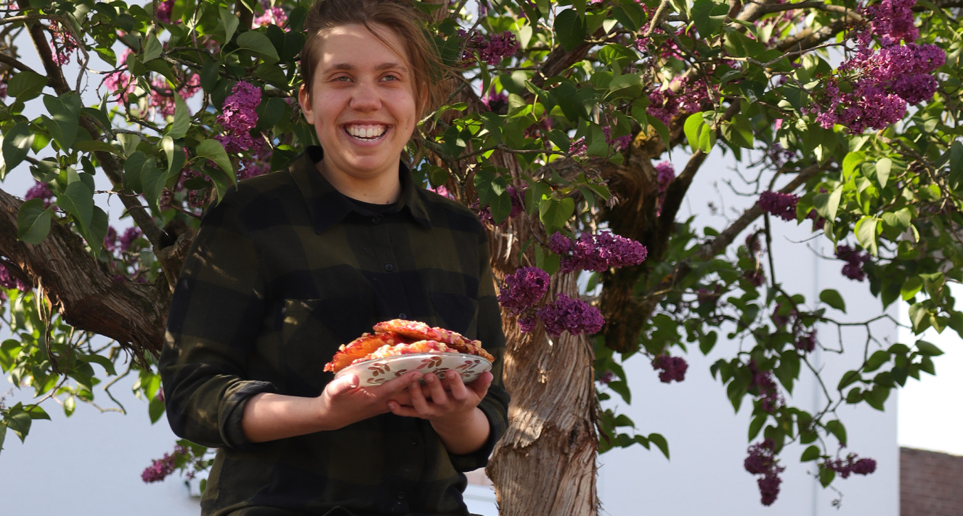 Groß wie ein Frisbee und himmlisch lecker: KURT-Backqueen Melissa Sanft zeigt Euch ihre Erdbeer-Pudding-Hefetaler