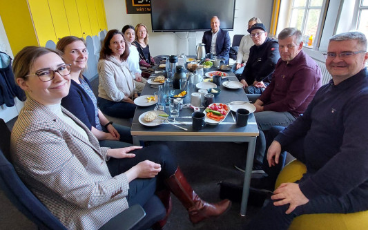 Große Impulse beim gemeinsamen Frühstück: CoWorking Gifhorn verbindet Menschen aus Wirtschaft und Verwaltung