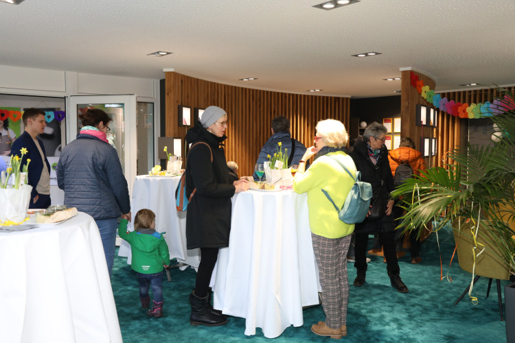 Große KURT-Bildergalerie für Tage der offenen Tür von JOVO Hörsysteme: Häppchen, Hörtest und leckere Cocktails bei Meisterbetrieb aus Gifhorn