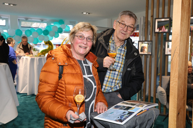 Große KURT-Bildergalerie für Tage der offenen Tür von JOVO Hörsysteme: Häppchen, Hörtest und leckere Cocktails bei Meisterbetrieb aus Gifhorn
