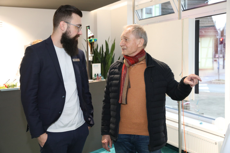 Große KURT-Bildergalerie für Tage der offenen Tür von JOVO Hörsysteme: Häppchen, Hörtest und leckere Cocktails bei Meisterbetrieb aus Gifhorn