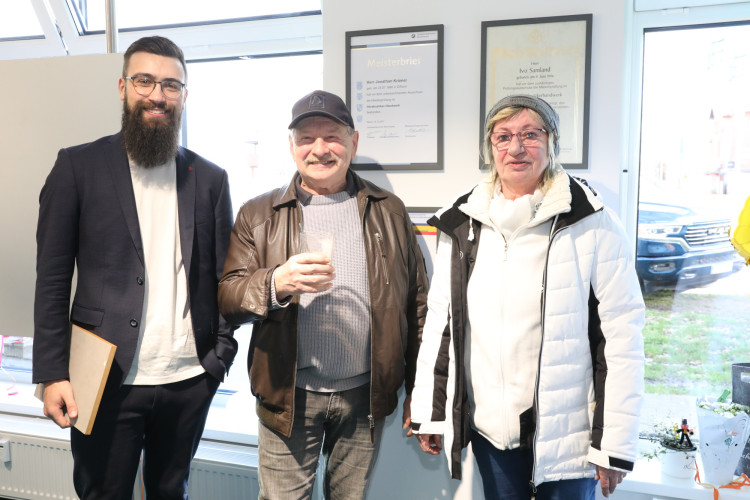 Große KURT-Bildergalerie für Tage der offenen Tür von JOVO Hörsysteme: Häppchen, Hörtest und leckere Cocktails bei Meisterbetrieb aus Gifhorn