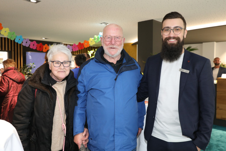 Große KURT-Bildergalerie für Tage der offenen Tür von JOVO Hörsysteme: Häppchen, Hörtest und leckere Cocktails bei Meisterbetrieb aus Gifhorn