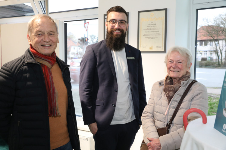 Große KURT-Bildergalerie für Tage der offenen Tür von JOVO Hörsysteme: Häppchen, Hörtest und leckere Cocktails bei Meisterbetrieb aus Gifhorn