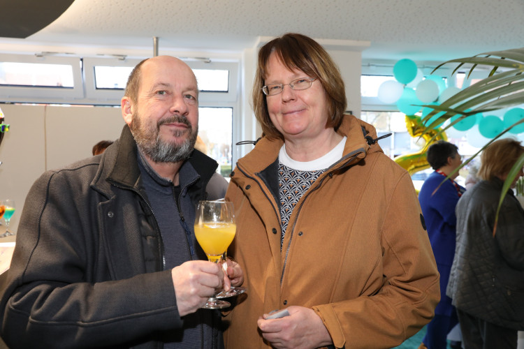Große KURT-Bildergalerie für Tage der offenen Tür von JOVO Hörsysteme: Häppchen, Hörtest und leckere Cocktails bei Meisterbetrieb aus Gifhorn