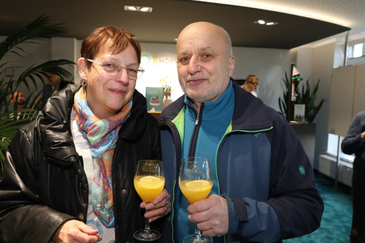 Große KURT-Bildergalerie für Tage der offenen Tür von JOVO Hörsysteme: Häppchen, Hörtest und leckere Cocktails bei Meisterbetrieb aus Gifhorn